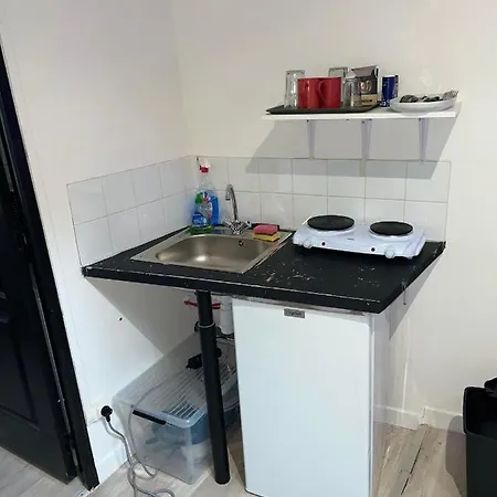 Studio Avec 25m2 Renove A 5 Min De La Gare *