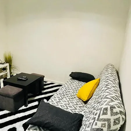 Studio Avec 25m2 Renove A 5 Min De La Gare Bordeaux
